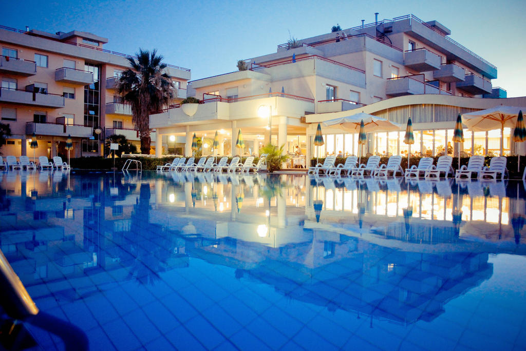 Ihr Residence Hotel Le Terrazze Grottammare Buitenkant foto